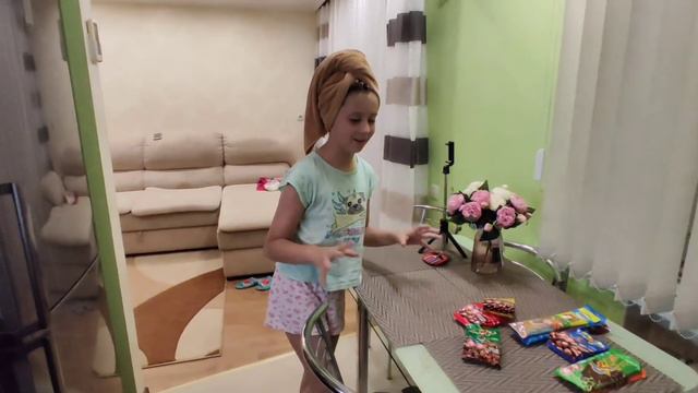 Пробуем сладости из Израиля 🥰 смотреть онлайн