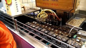 Мини производство печенья, орешек с начинкой. Small production of cookies with nut inside