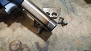 Как открутить болты ледобура. Прикипели.