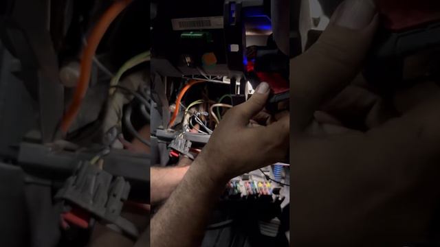 Peugeot 307 Bsi Gövde Konfor Beyini Sıvı temas sonucu arıza yapınca bizde onarımını yaptık смотреть онлайн