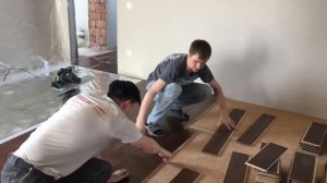 Укладка инженерной доски.