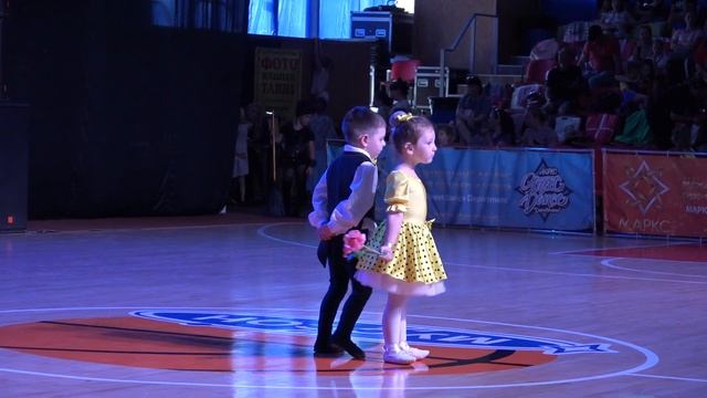 ДВЕ ПОЛОВИНКИ. Борулёва Алла и Гальчев Илья. Севастополь. смотреть онлайн