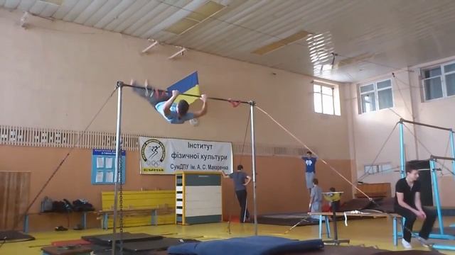 Переднее сальто с турника.mp4 смотреть онлайн