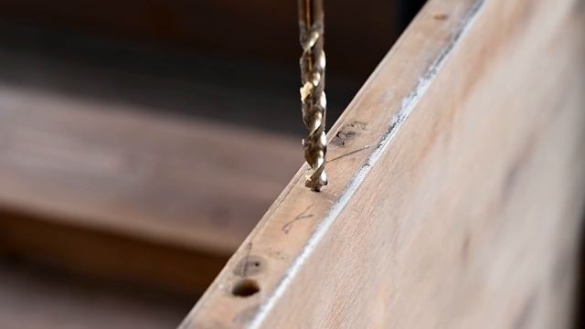 Вторая жизнь старых вещей / Переделка дачного стола смотреть онлайн