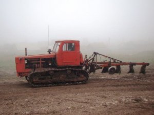 Tractor T-4A with plow PLN-5-35 /// Трактор Т-4А с плугом ПЛН-5-35