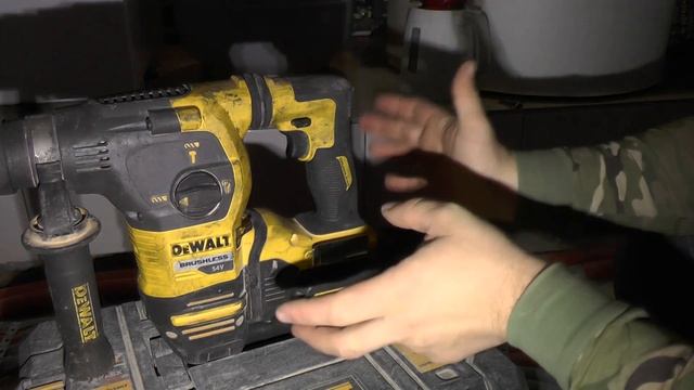 Отзыв  Бесщеточный перфоратор DEWALT DCH333NT