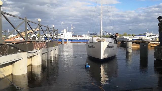 Спуск яхты весной 2020 года. Как это вообще происходит смотреть онлайн