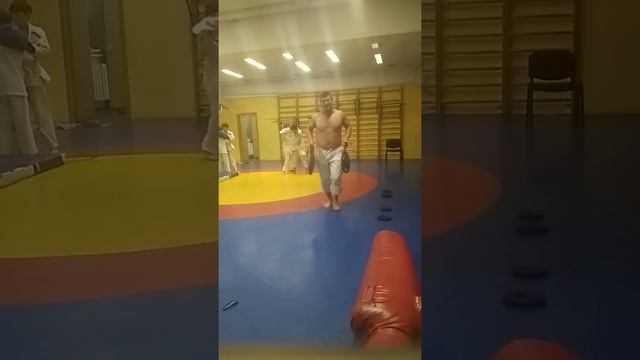 "Пашем" на треньке по дзюдо в 48 лет как в 16. смотреть онлайн