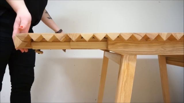 Nathalie Dackelid’s 'wooden tablecloth' turns into table extensions смотреть онлайн