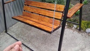 Самодельные садовые качели.