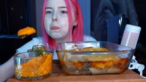 Картофельная запеканка с огурчиками и кабачковой икрой мукбанг/mukbang