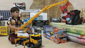 Обзор игрушек от Гаспара. Подъемный кран от Bruder