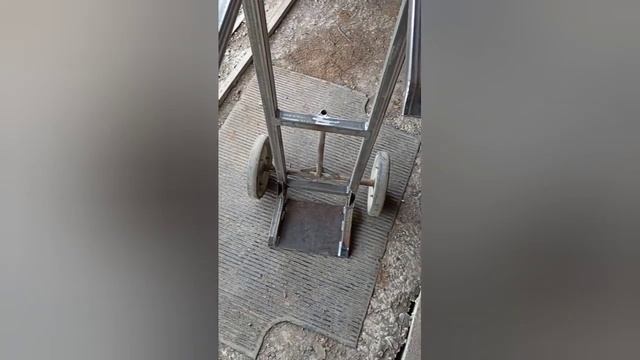 Тележка для транспортировки углекислого баллона. смотреть онлайн