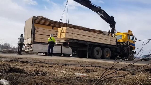 Манипулятор.Боковая разгрузка фуры с брусом смотреть онлайн