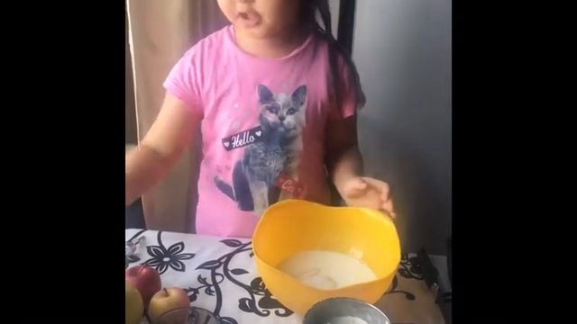 Яблочный пирог, самый простой рецепт от Номинки Витаминки смотреть онлайн