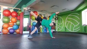 Как научиться делать аир твист, air twist из power move | видео урок