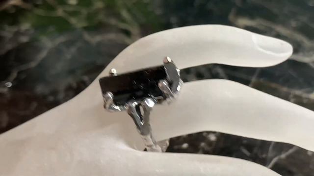 Кольца с гранатом, пиритом, обсидианом смотреть онлайн