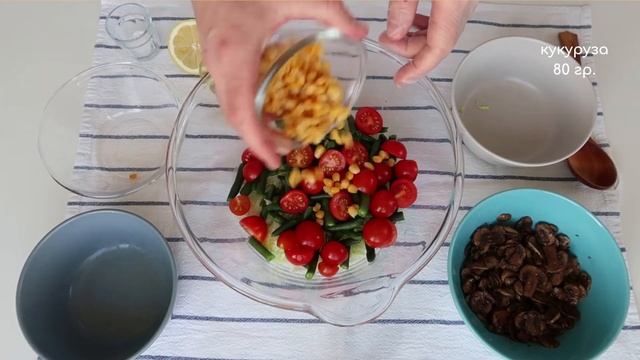 Теплый салат с жареными грибами и стручковой фасолью.