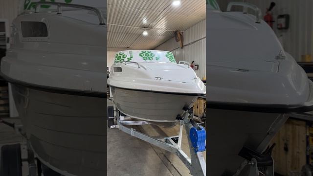 Установили лодочный мотор YAMAHA F115 BETX на катер WYATBOAT Неман 550 в X-MOTORS г. Сургут