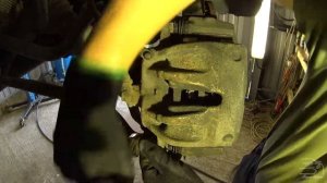 ЗАМЕНА ПЕРЕДНИХ ТОРМОЗНЫХ КОЛОДОК И ДАТЧИКА ИЗНОСА RANGE ROVER VOGUE