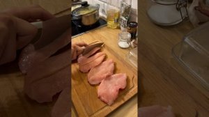 Нежный стейк из индейки в сливочном соусе с картофельным пюре