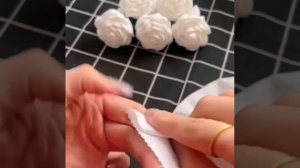 Искусственные розы из бумаги своими руками ?