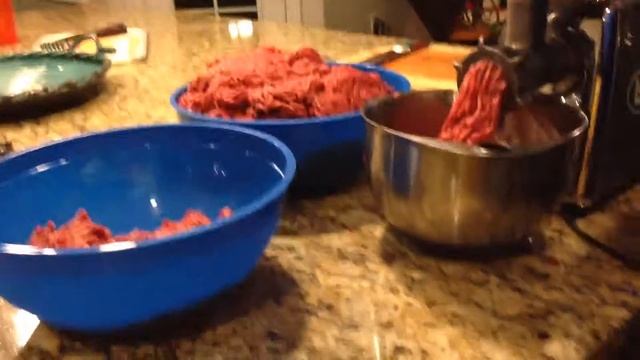 Grinding Deer Meat смотреть онлайн
