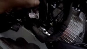 СНЯТИЕ КАРБЮРАТОРОВ НА ЯМАХА ТДМ 850/ПЕРЕЛИВАЕТ МОТОЦИКЛ/ПОРВАЛИСЬ ВАКУУМНЫЕ РЕЗИНКИ .