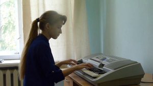 Ася Караченцева - Кумпарсита (игра на синтезаторе)