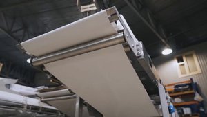 Ленточный конвейер для мясокомбината. OKZO SYSTEMS