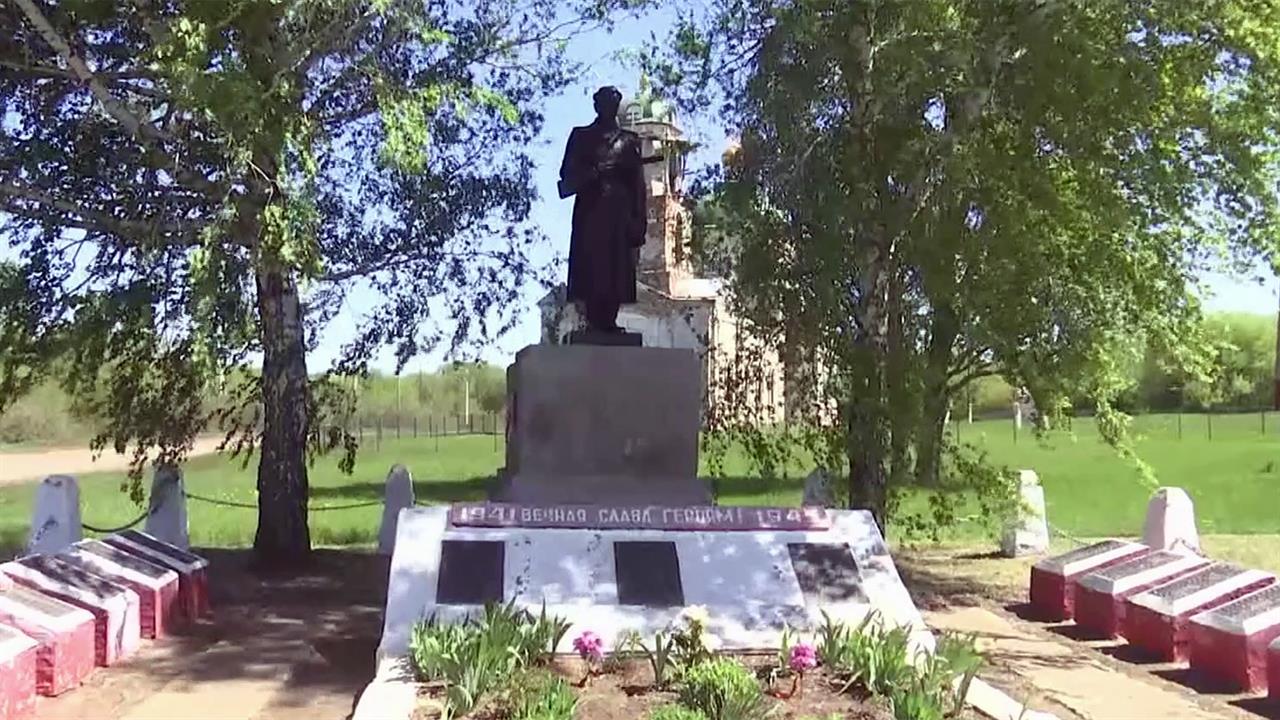 В освобожденных районах ЛНР к 9 мая приводят в порядок мемориалы советским воинам