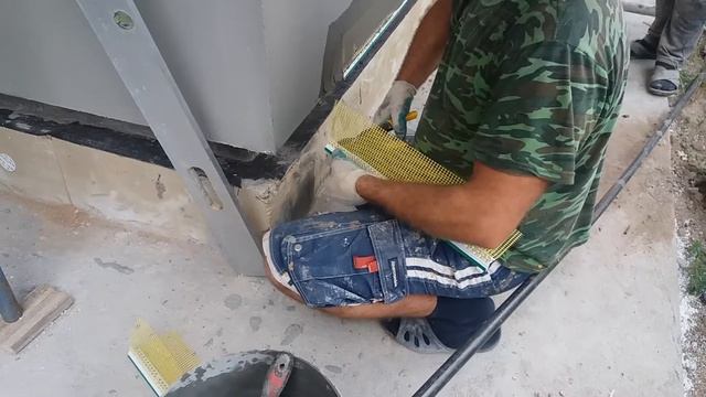 Как резать уголки с сеткой, капельники с сеткой, элементы примыкания с сеткой смотреть онлайн