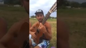 Красивое исполнение цыгана на гитаре....