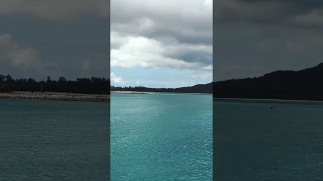 Голубой океан у острова Праслин, Сейшелы | Blue ocean near Praslin island, Seychelles