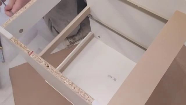 Обзор и сборка комода MALM с двумя выдвижными ящиками для просмотра всех частей и креплений изнутри смотреть онлайн
