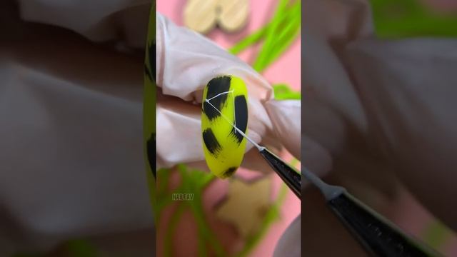 Bright nail art tutorial