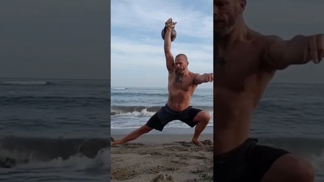 Kettlebells Over the Head of a Cossack Cossack Squat Beach.shorts/Гирями Казак Присед Пляж.