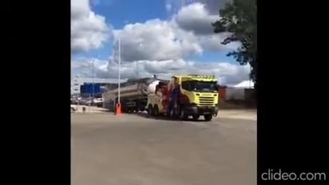 Пара эвакуаторов на клиентском дне "Первого Кузовного" смотреть онлайн