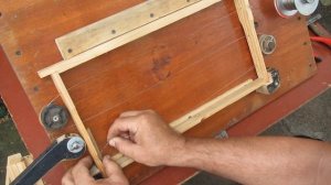 Натяжка проволоки на рамки ульев. ПРОСТОЙ СПОСОБ