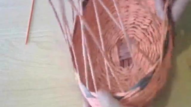 Плетение цветных узоров из трубочек - часть 2 - урок 8 / Weave color patterns of paper tubes смотреть онлайн