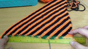 Вяжу спицами наволочку на подушку диагональным вязанием от угла