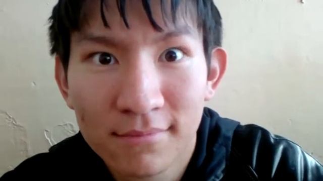 Парень шевелит свои брови смотреть онлайн