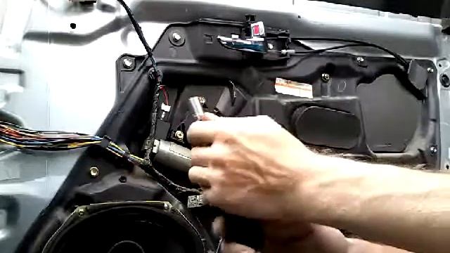 Как снять извлечь заменить стекло передней двери MAZDA 6 (2006)demontaz zamiana szyby drzwi przod смотреть онлайн