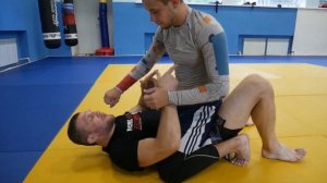 3 простых варианта ухода из удержания сверху. Mount escapes. Техники подходят для ММА и грэпплинга.