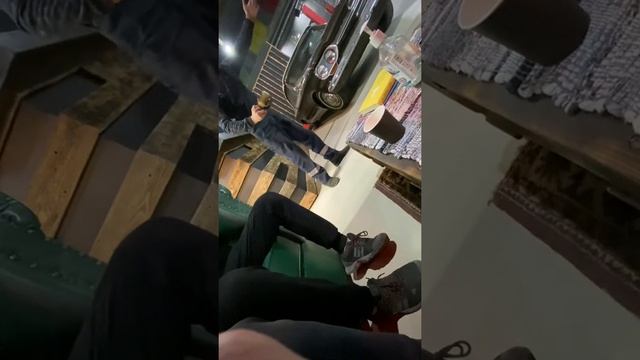 Слесарь в автосервисе! Разносит работу в прах #автомобили #слесарь #автомобиль смотреть онлайн