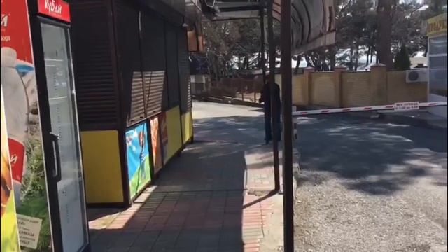 БИЗНЕС И ЖИЗНЬ У МОРЯ.ПРИВЕЗЛИ ЗОНТ И СТОЛЫ ДЛЯ КАФЕ смотреть онлайн