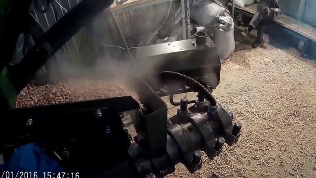 Запуск экструдера ES-110. Идет экструдирование пшеницы.