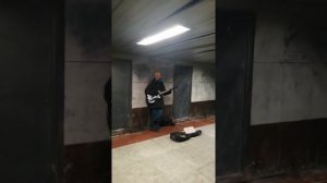подземный переход екб. просто парень классно поет