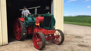Запуск трактора 1916 года с 6-литровым нефтяным двигателем + поездка