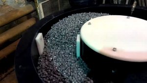 Виброгалтовочная установка SCV-250, сепарация деталей | Станке
